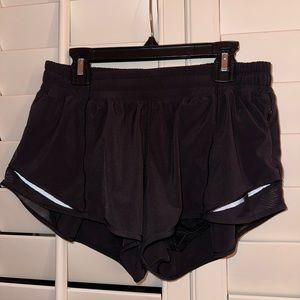 Lululemon Hotty Hot Low-Rise Short 2.5”